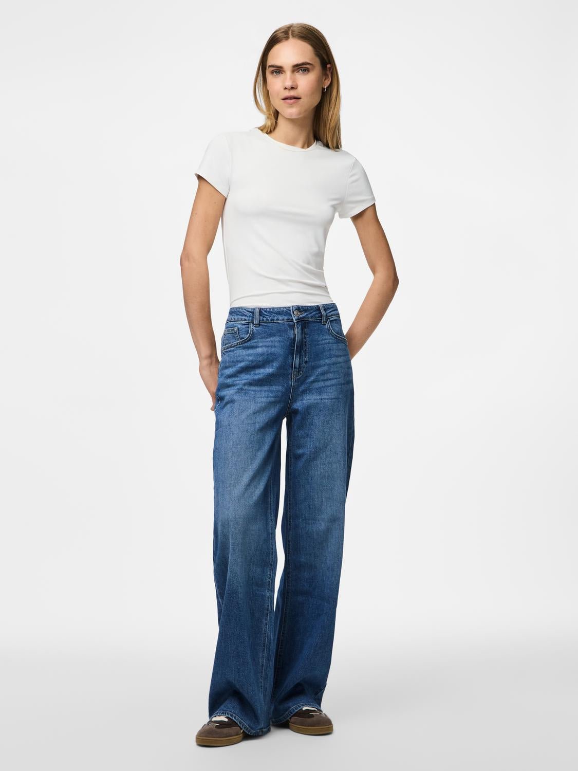 PCSILKE Jeans - Medium Blue Denim - VERO MODA & VILA Bergvik